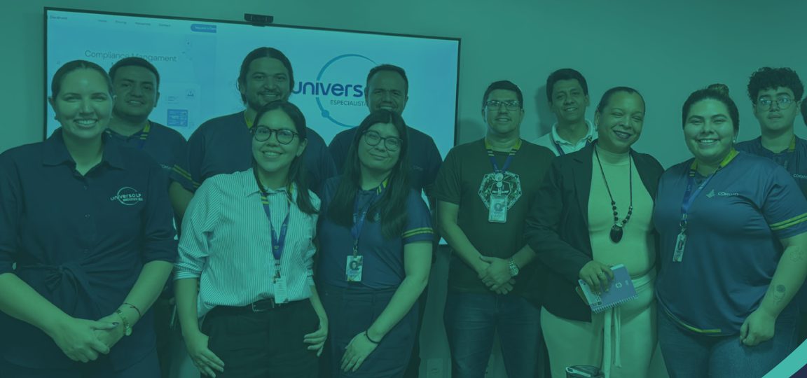 Equipe reunida em treinamento de gestão da qualidade